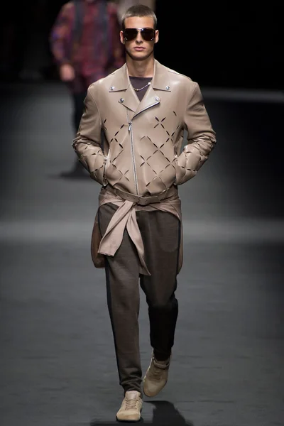 Look 10